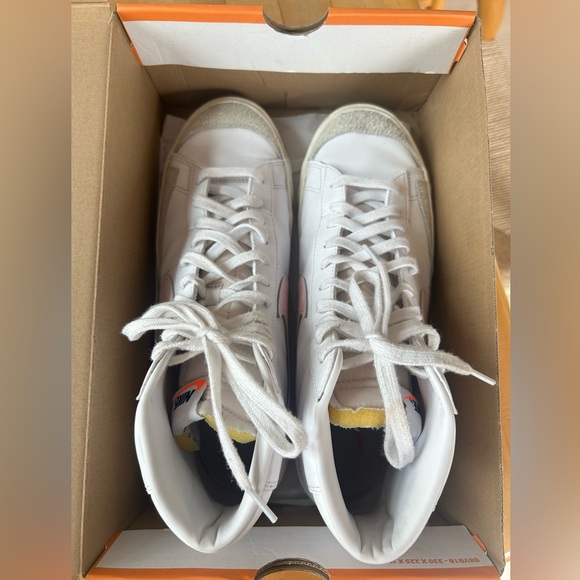 Nike Men’s size 12 Blazer Mid 77 White and pink - Picture 4 of 5